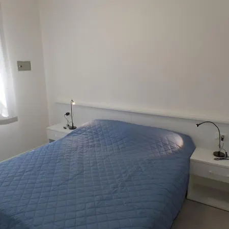 Modern Two-bed Flat With Shared Pool And Hot Tub Apartment Bibione