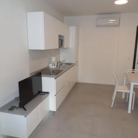 Modern Two-bed Flat With Shared Pool And Hot Tub Apartment Bibione