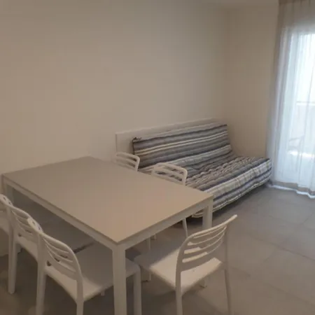 Modern Two-bed Flat With Shared Pool And Hot Tub Bibione