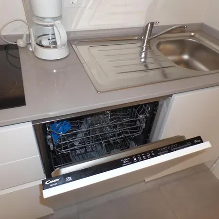 Apartment Modern Two-bed Flat With Shared Pool And Hot Tub