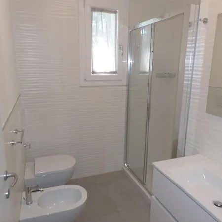 Apartment Modern Two-bed Flat With Shared Pool And Hot Tub *