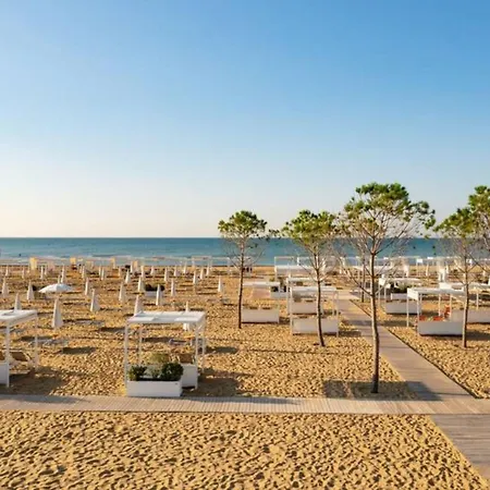 Apartment Modern Two-bed Flat With Shared Pool And Hot Tub Bibione